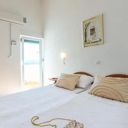 2 Bedroom Gorgeous In Apartamento Čelina